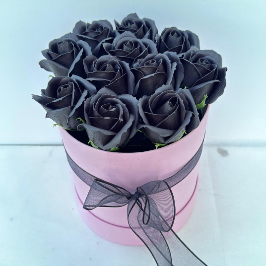 Kutuda 11'li Siyah Gül Aranjmanı - Özel ve Etkileyici Hediye