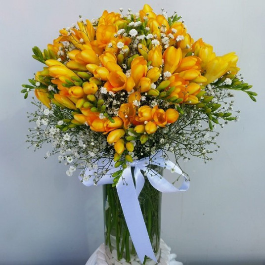 Cam Vazo da Kokulu Sarı Firezya 