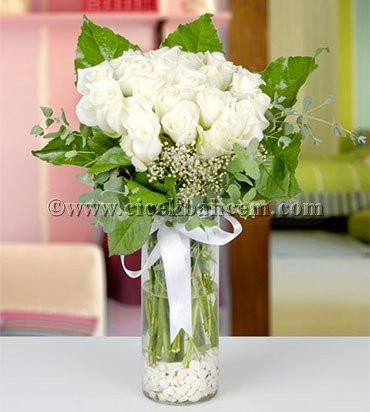 Cam Vazoda 21 Adet Beyaz Gül