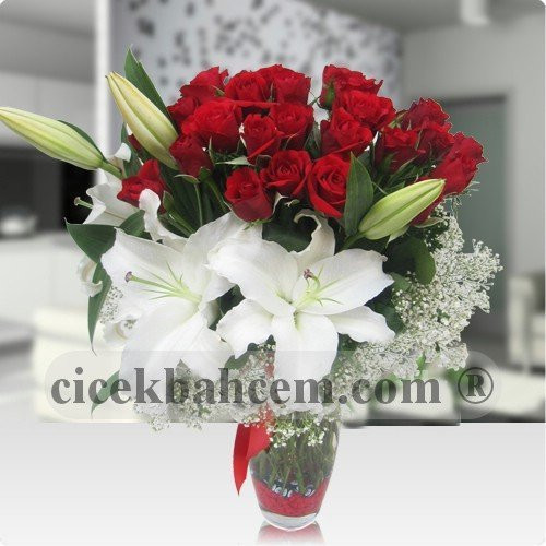 25 Adet Kırmızı Gül Lilyum Aranjmanı, GL116 