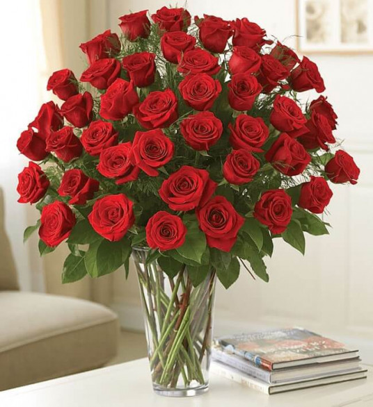 Vazoda 41 Adet Kırmızı Gül