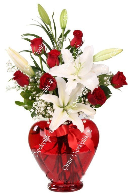 Kalp Cam Vazoda 7 Adet Kırmızı Gül Beyaz Kazabılanka
