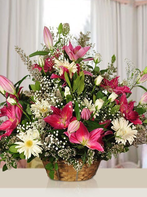 Pembe Lilyum Beyaz Gül ve Gerbera Aranjmanı