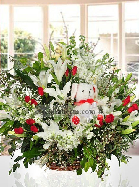 Örme Sepete Kokulu Lilyum, Kırmızı Gül, Şebboy Aranjmanı