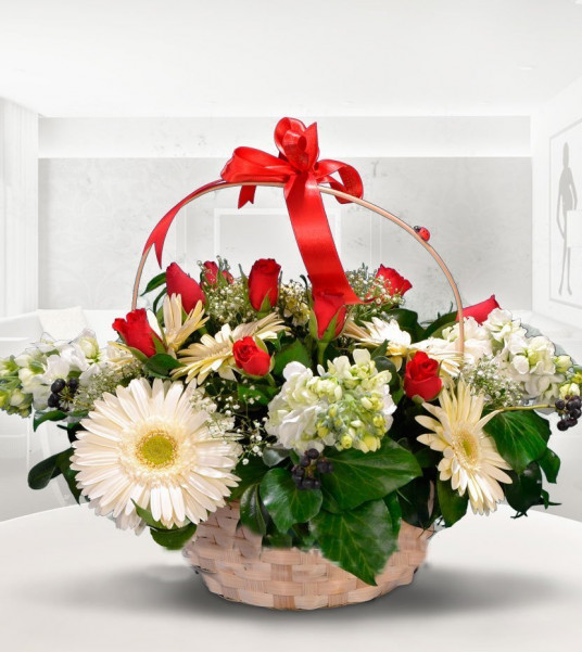 Beyaz Gerbera ve 7 Adet Kırmızı Gül Şebboy, Aranjmanı 