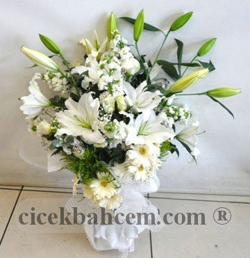 Beyaz Kokulu Lilyum ve Beyaz Gül Buketi