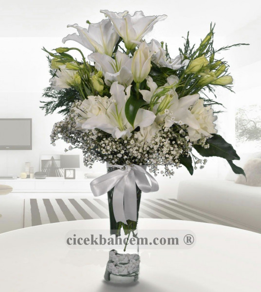 Beyaz Kokulu Lilyum ve Beyaz Lilyantus