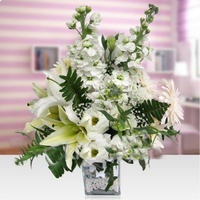 Beyaz Kraliçe, Beyaz Lilyum,Gül ve Şebboy Aranjmanı