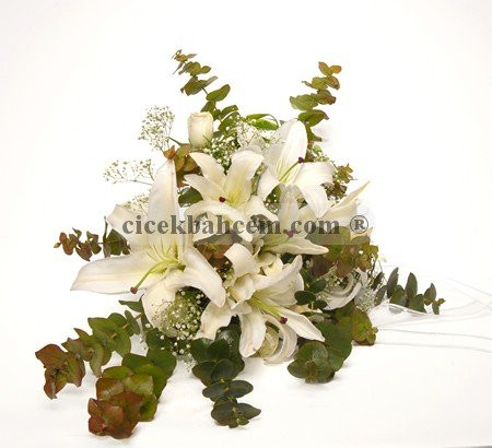 Beyaz Natural Tarzda Hazırlanmış Gelin Buketi