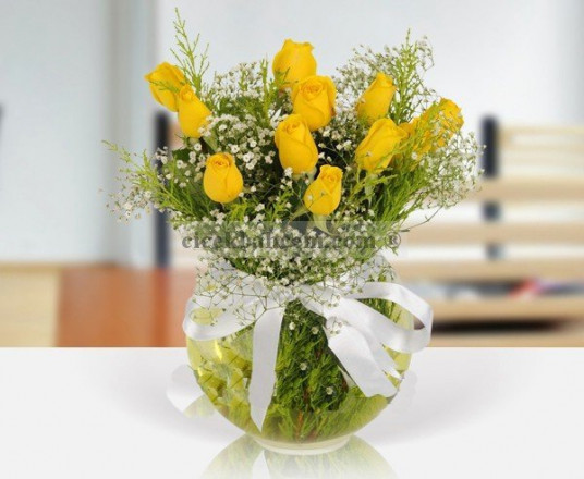 Cam Fanusa Hazırlanmış 11 Adet Sarı Gül Aranjmanı