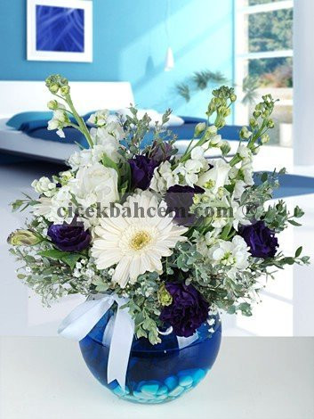 Cam Fanus İçine Beyaz Gerbera,Lisyantus Çiçekli Aranjman