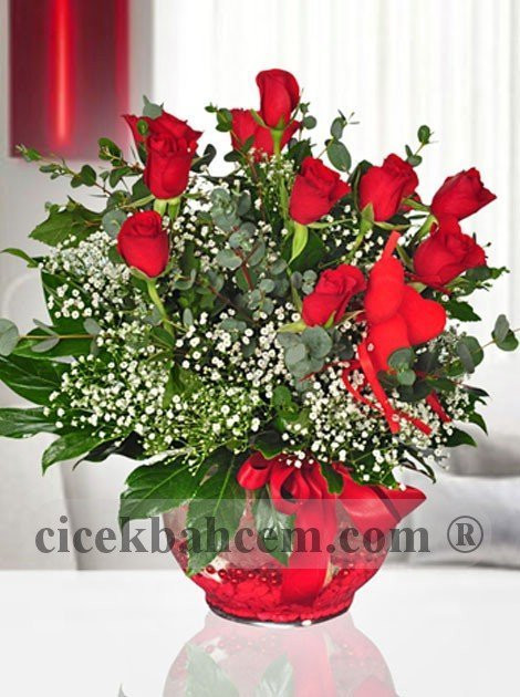 Cam Fanusta 9 Adet Kırmızı Gül Aranjmanı