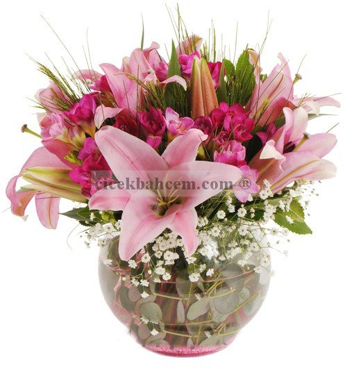 Cam Fanusta Pembe Kokylu Lilyum ve Kır Çiçekleri Aranjmanı 