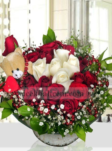 Cam Kase İçerisine Beyaz Kırmızı Gül 