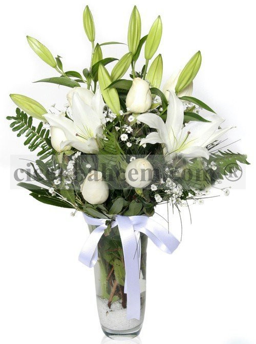 Cam Vazoda Beyaz Gül ve Beyaz Lilyum Aranjmanı
