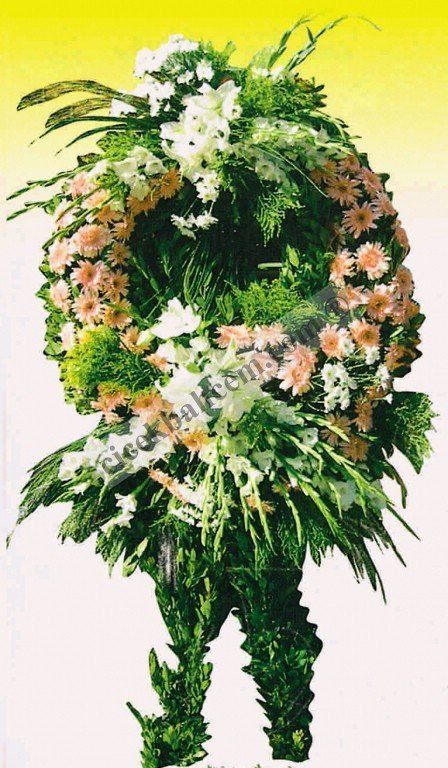Cenaze Çelenkleri Turncu ve Beyaz Çiçek Ağırlıklı Tasarım