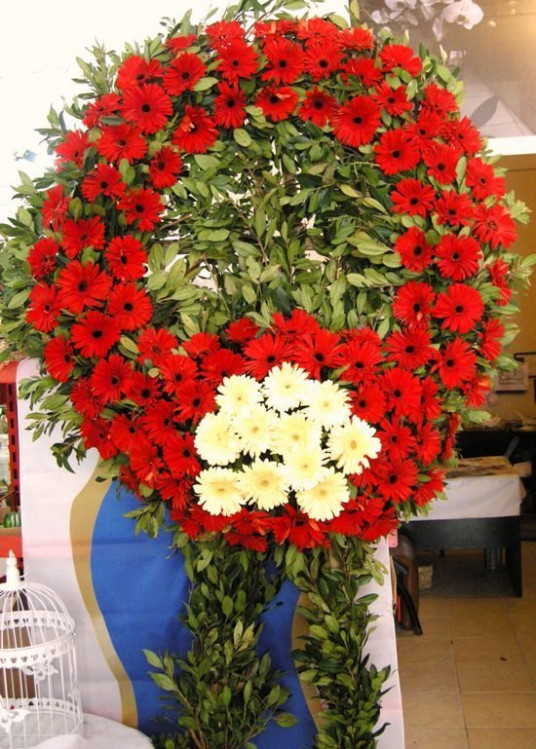 Kırmızı Beyaz Gerbera'dan Hazırlanmış Cenaze Çiçekleri