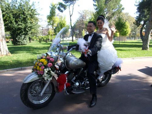 Gelin Motoru Süslemesi Kır Çiçekleri