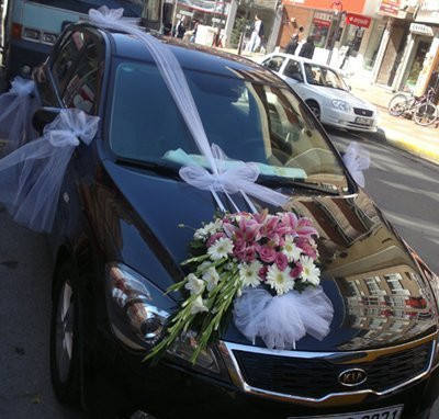 Düğün Arabası Süsleme Beyaz Tüller ve Çiçekler