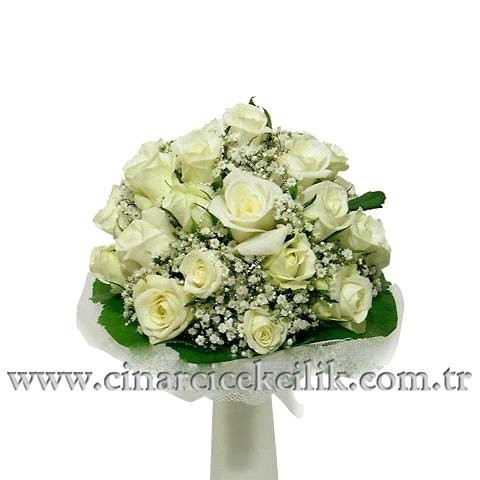 Beyaz Güllerden Hazırlanmış Şahane Gelin Eli Buketi
