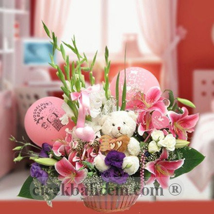 Hoşgeldin Bebek, Lilyum, Beyaz Gül,Balon ve Oyuncak Ayı Aranjmanı