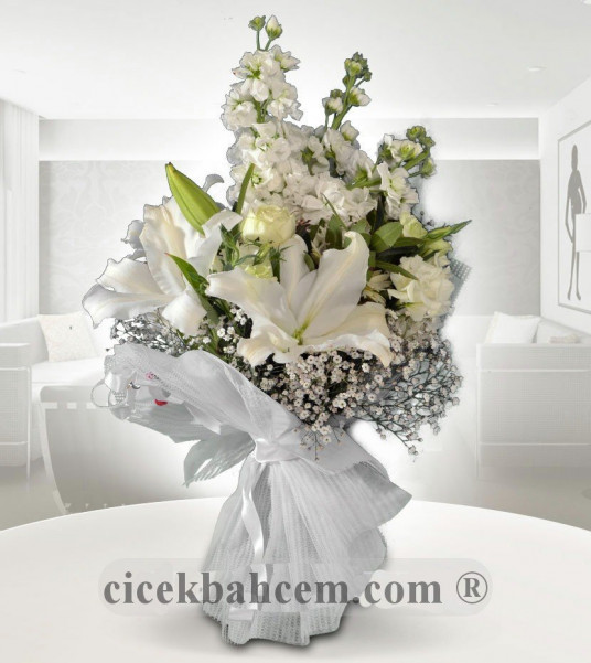 Kır Çiçekleri ve 5 Adet Beyaz Gül Buketi