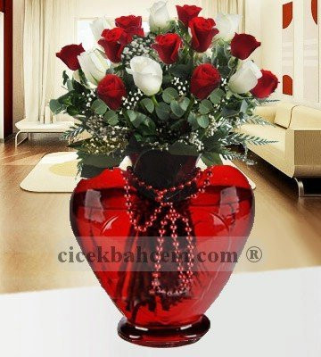 Kalbimin Sahibi 15 Adet Kırmızı Beyaz Gül KALP101