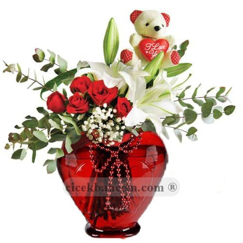 Kalbimin En Güzel Yerindesin '' Sevimli Oyuncak, Beyaz Lilyum,Kırmızı Gül ''