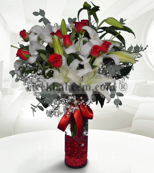 Kokulu Lilyumlar ve 11 Adet Kırmızı Gül