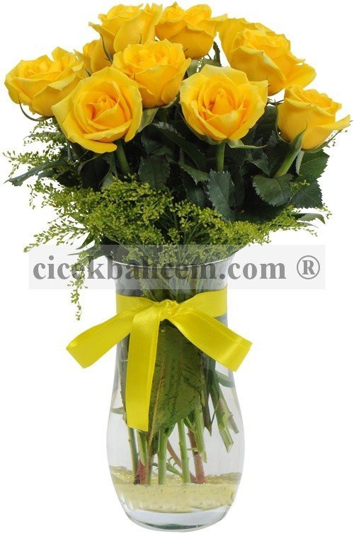 Konik Vazo İçine 9 Adet Sarı Gül Aranjmanı 