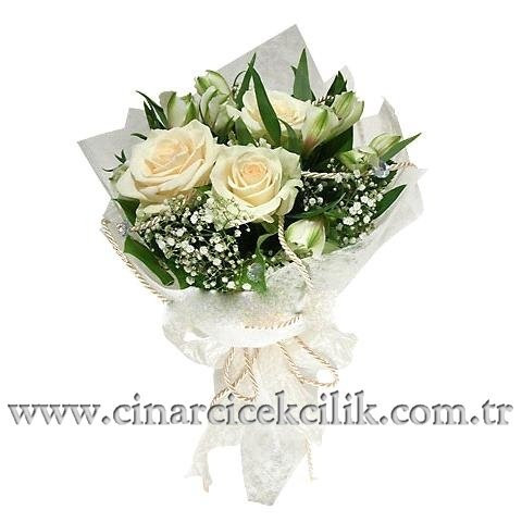 Krem Rengi Güllerden Hazırlanmış Gelin Buketi