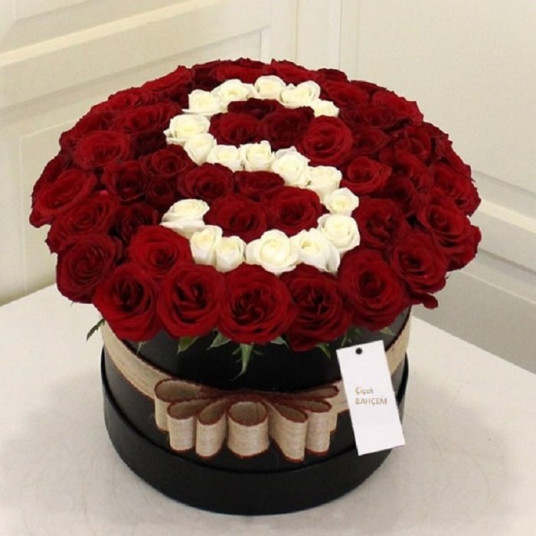 Kutu İçinde Güllerden Özel Harf