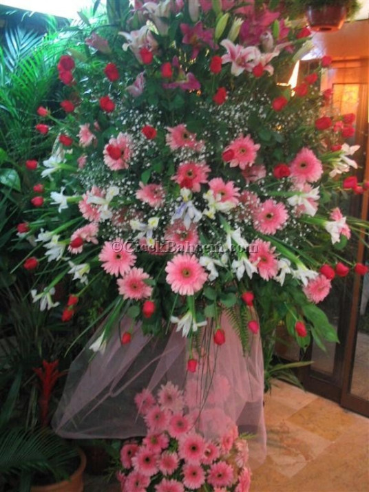 Pembe Gerbera ve Güllerden Hazırlanmış Düğün Nişan Çiçekleri 