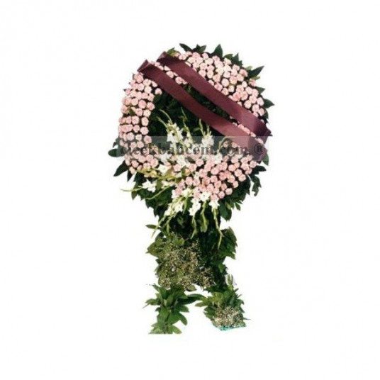 Pembe Renk Çiçekler Kullanılarak Hazırlanmış Cenaze Çelenkleri