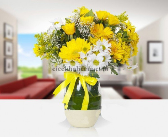 Sarışınım Sarı 5 Adet Gül, Kır Çiçekleri, Cipso ve Gerbera Aranjmanı