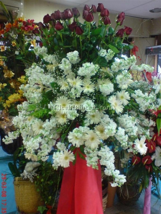 Şebboy Gül Gerbera Çiçekleri İle Hazirlanmiş Düğün Nişan Ferforj Aranjmanı