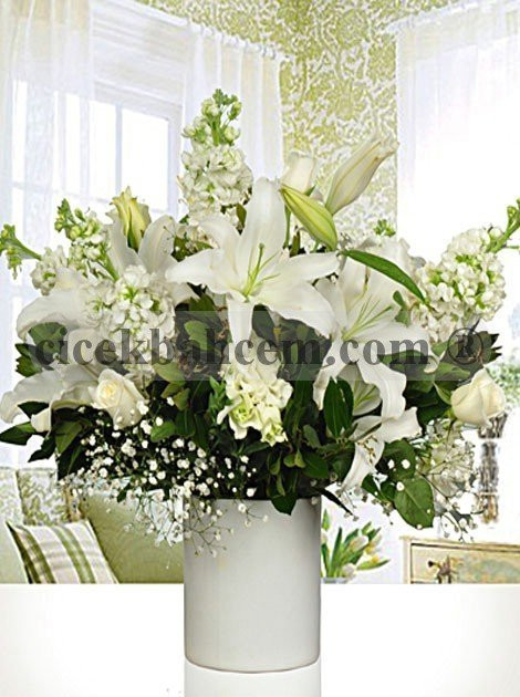Şebboy ve Beyaz Lilyum ve Gül Aranjmanı 
