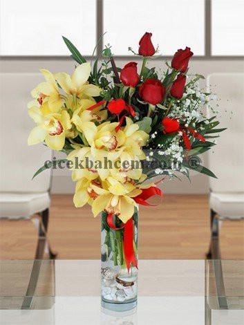 Silindir Vazado 5 Adet Kırmızı Gül ve Sarı Orkide Aranjmanı 