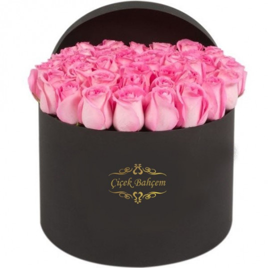 Siyah Yuvarlak Kutuda 35 Pembe Gül