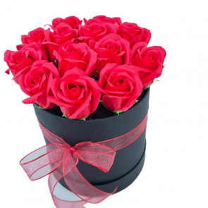 Tutkunun Simgesi: 11 Adet Kırmızı Yapay Gül Aranjmanı
