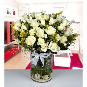 Cam Vazoda 25 Adet Beyaz Gül