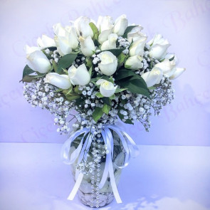 "Halimiz Aşk" Vazoda 41 Beyaz Gül