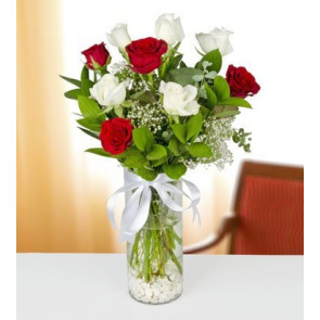 5 Adet Beyaz Gül, 4 Adet Kırmızı Gül
