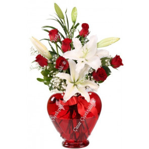 Kalp Cam Vazoda 7 Adet Kırmızı Gül Beyaz Kazabılanka