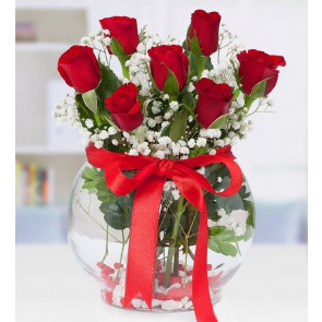 Cam Vazoda 7 Adet Kırmızı Gül