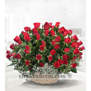 Sepet İçerisine 101 Adet Kırmızı Gül Aranjmanı