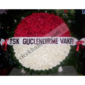 Anıtkabir Mozole Çelenkleri Özel Olarak Kırmızı Beyaz Karanfil Tasarımı