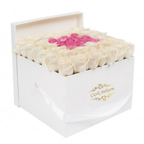 Beyaz Kare Kutuda 26 Beyaz Güller içinde 9 Pembe Gül 