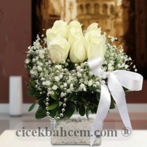 9 Adet Beyaz Gül Aranjmanı