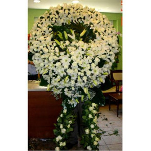 Beyaz Gül ve Lilyumdan Hazırlanmış Cenaze Çelenkleri